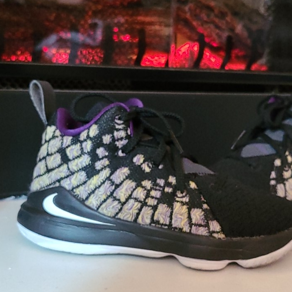 Lebron 17 "lakers"